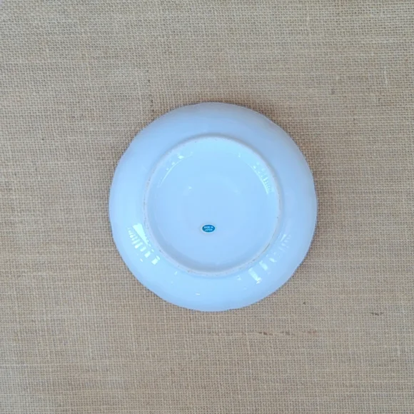 Vintage Japanese Flower-Shaped Bowl With Koi Fish Gold Trim Marked Hasshu-Gama - Picture 3 of 16